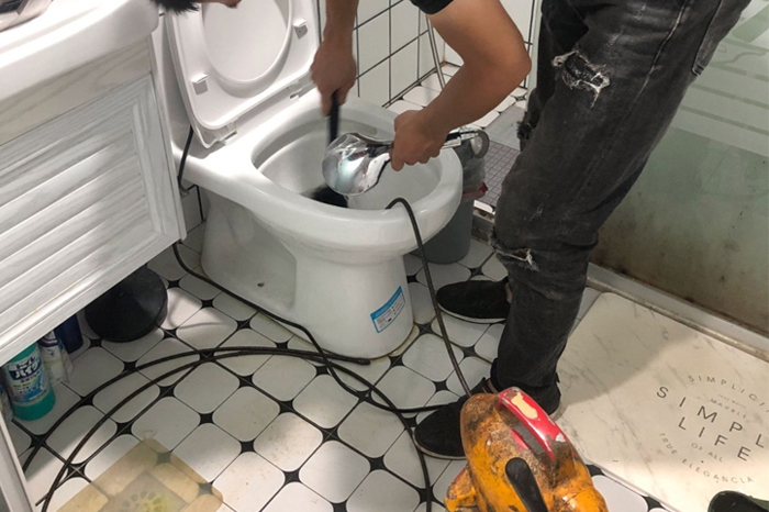 石壁镇疏通下水道