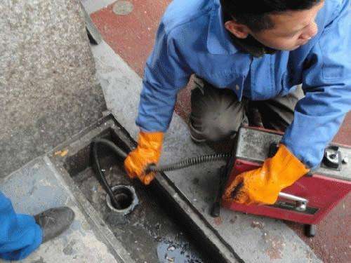 石壁镇疏通下水道