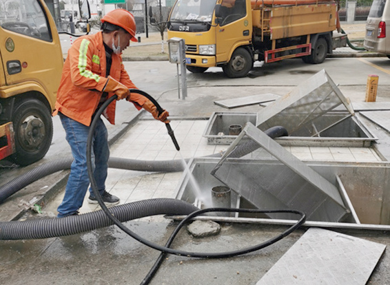 石壁镇隔油池清理